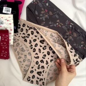 شورت زنانه نخ پنبه طرح ترک کش کاغذی